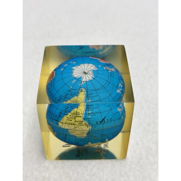 Vtg Floating Globe Lucite Acrylic World Earth Paperweight 2" Cube Advertising - Picture 8 of 14